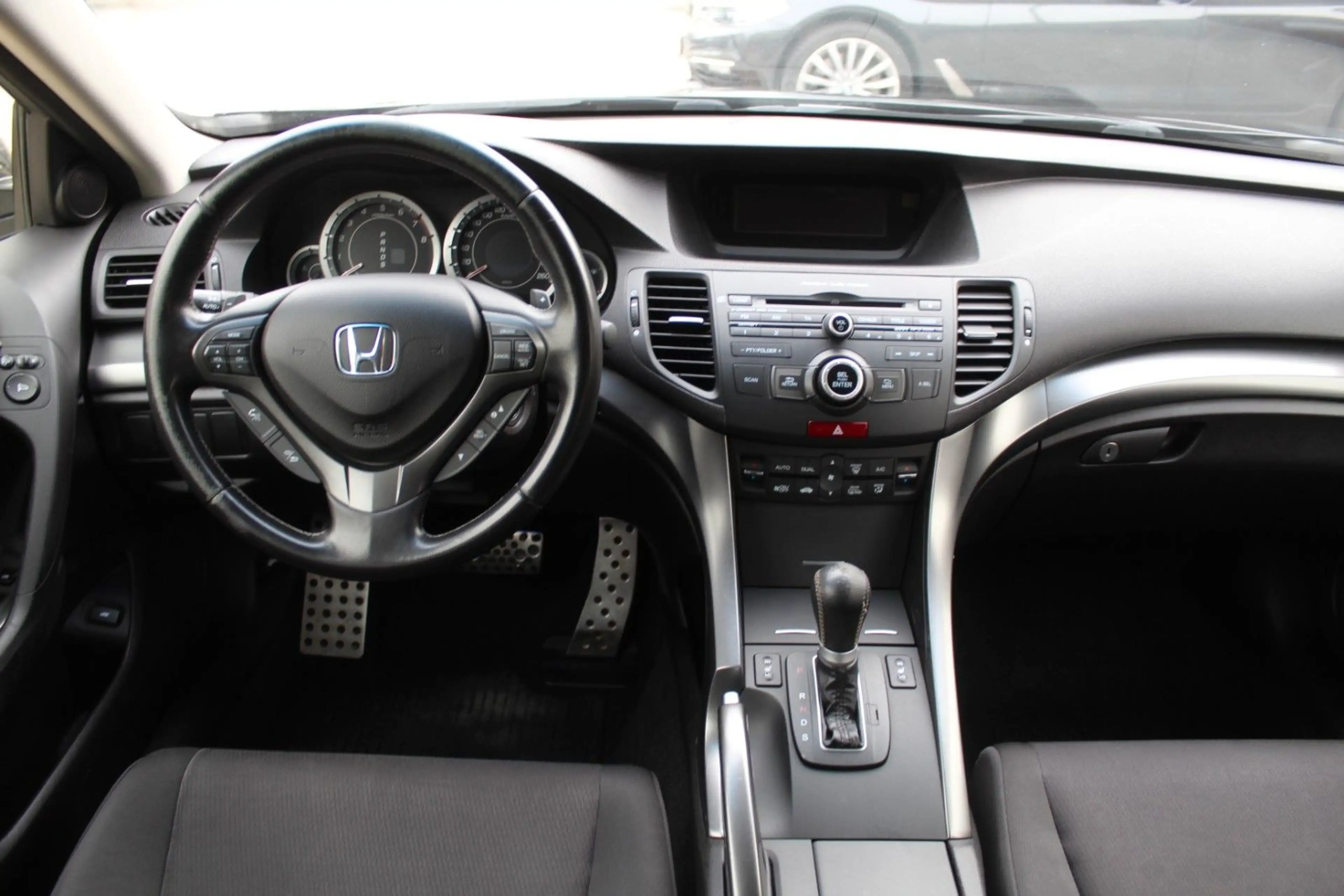 Honda Accord Tourer 2.0 Automatik — photo 9