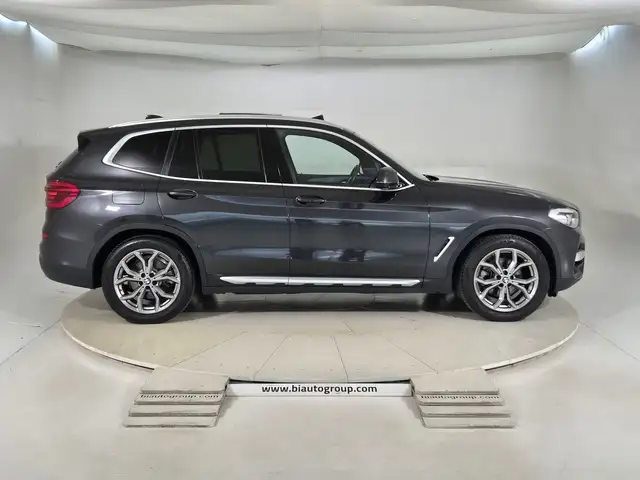 BMW X3 view 6