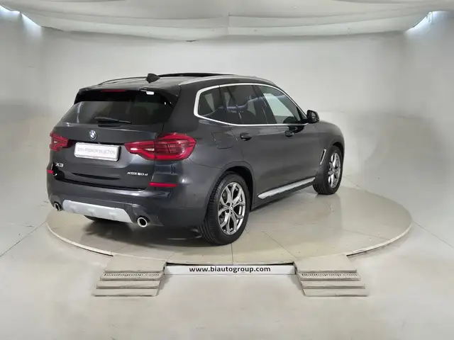 BMW X3 view 5
