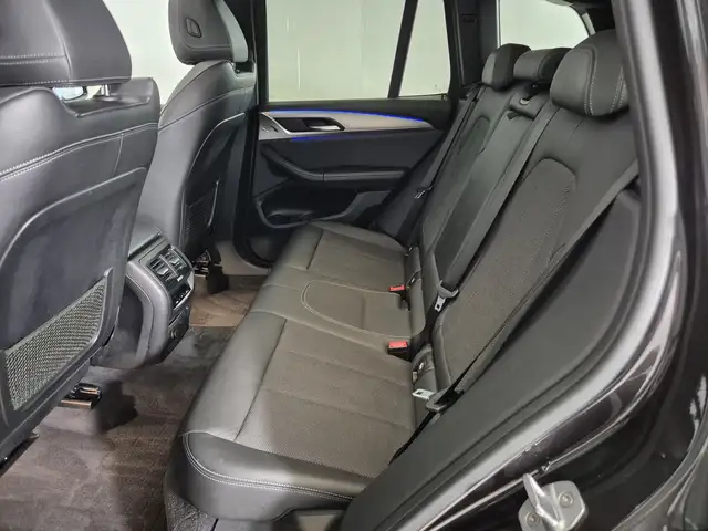 BMW X3 view 8