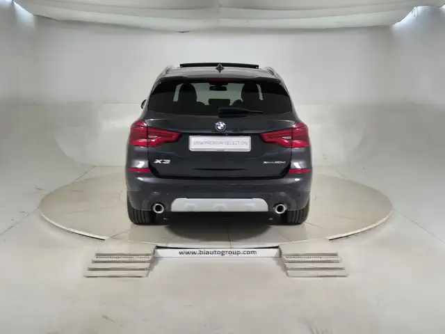 BMW X3 view 4