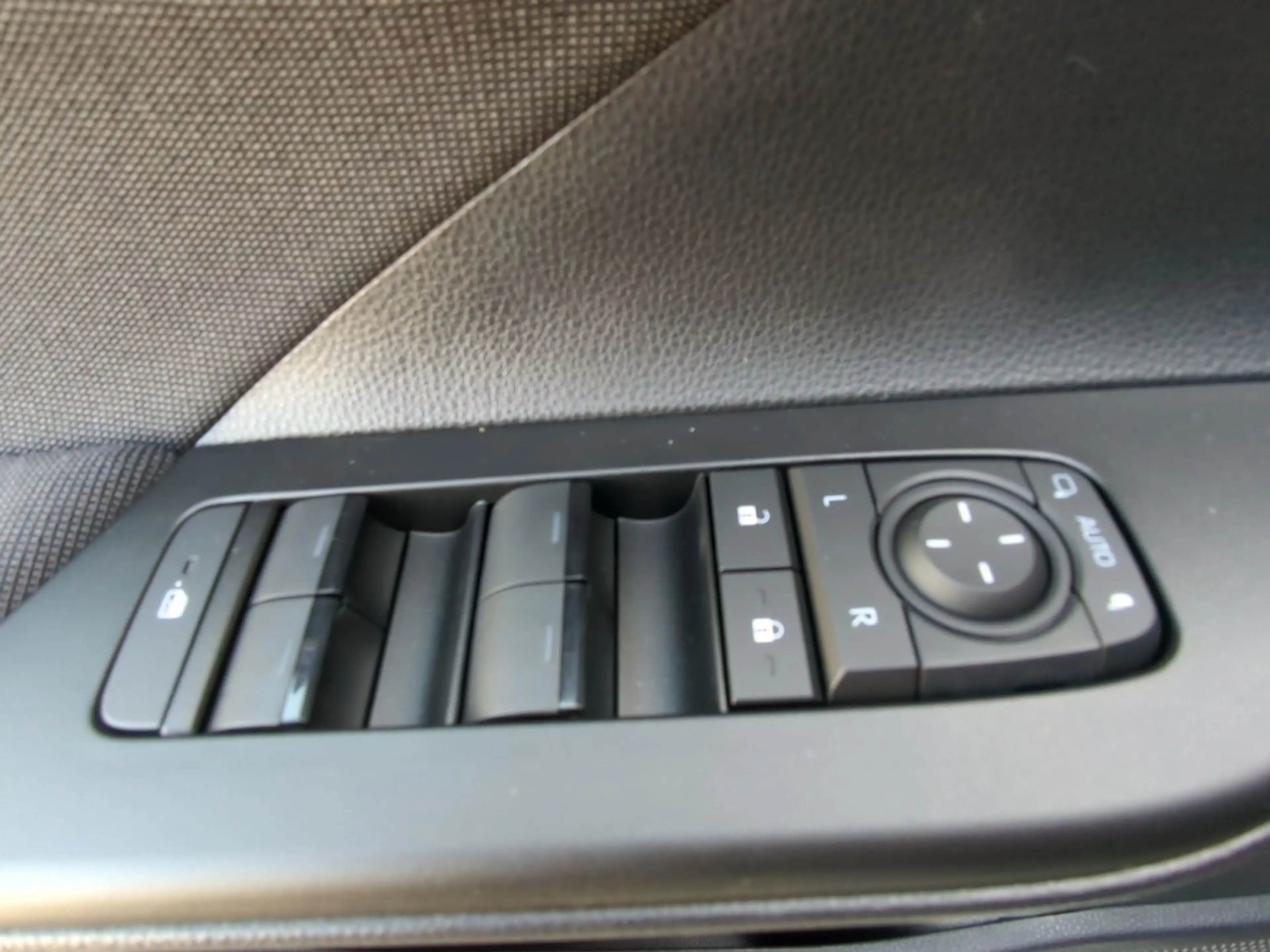 Toyota C-HR 2.0 Hybrid TEAM NAVI+APP+ACC+SHZ+RFK+DAB — photo 15