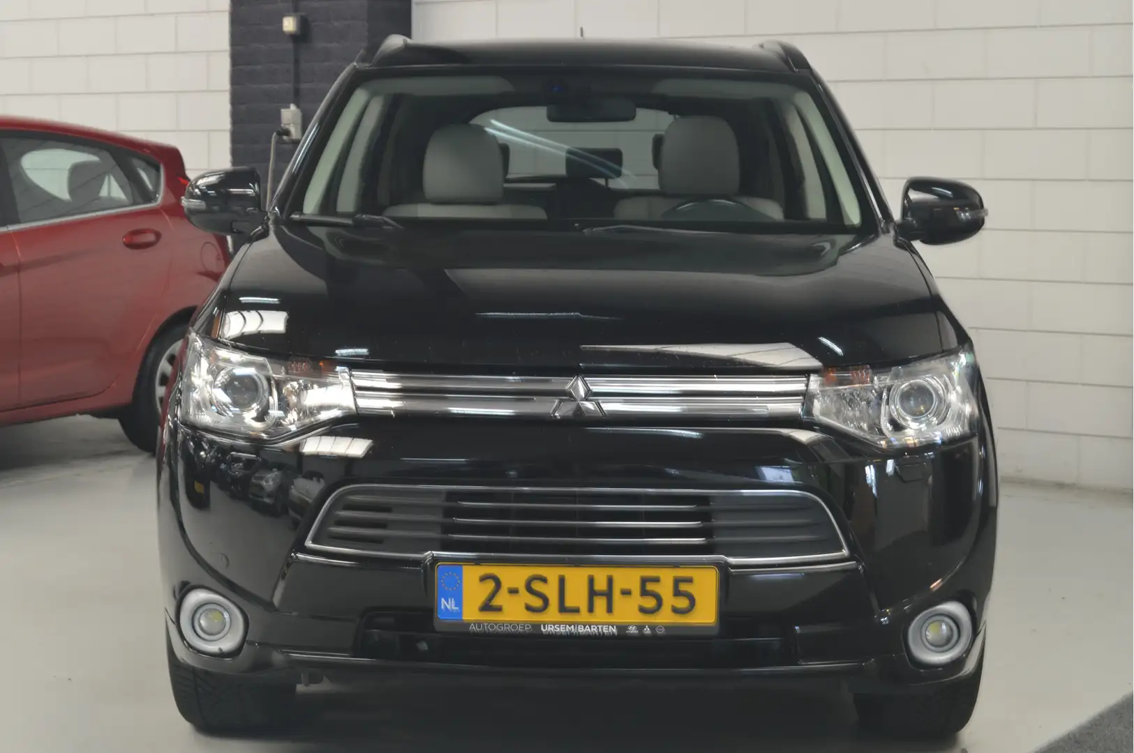 Mitsubishi Outlander 2.0 PHEV Instyle // LEDER // SCHUIFDAK // TREKHAAK Zwart - 2