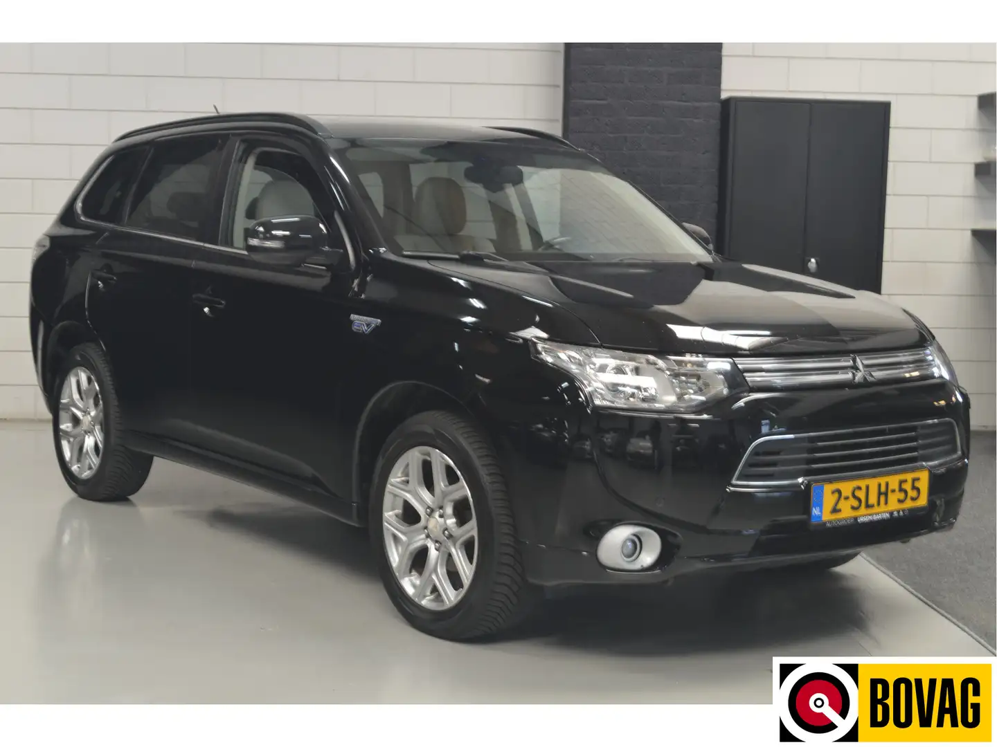 Mitsubishi Outlander 2.0 PHEV Instyle // LEDER // SCHUIFDAK // TREKHAAK Zwart - 1