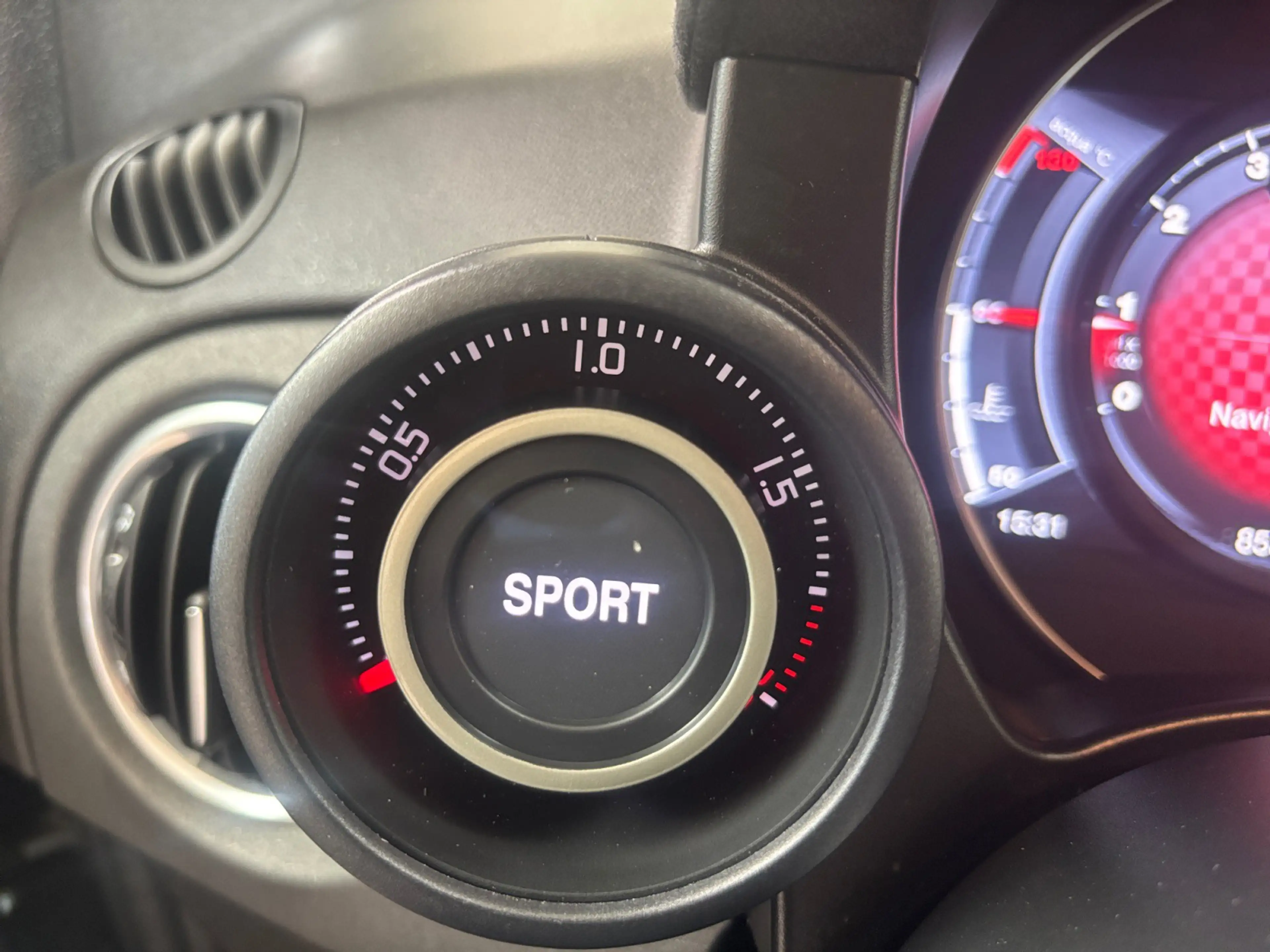 Abarth 500 595 Esseesse-LIGNE  AKRAPOVIC-SIÈGES BAQUETS CARBON-FREINS BREMBO — photo 13