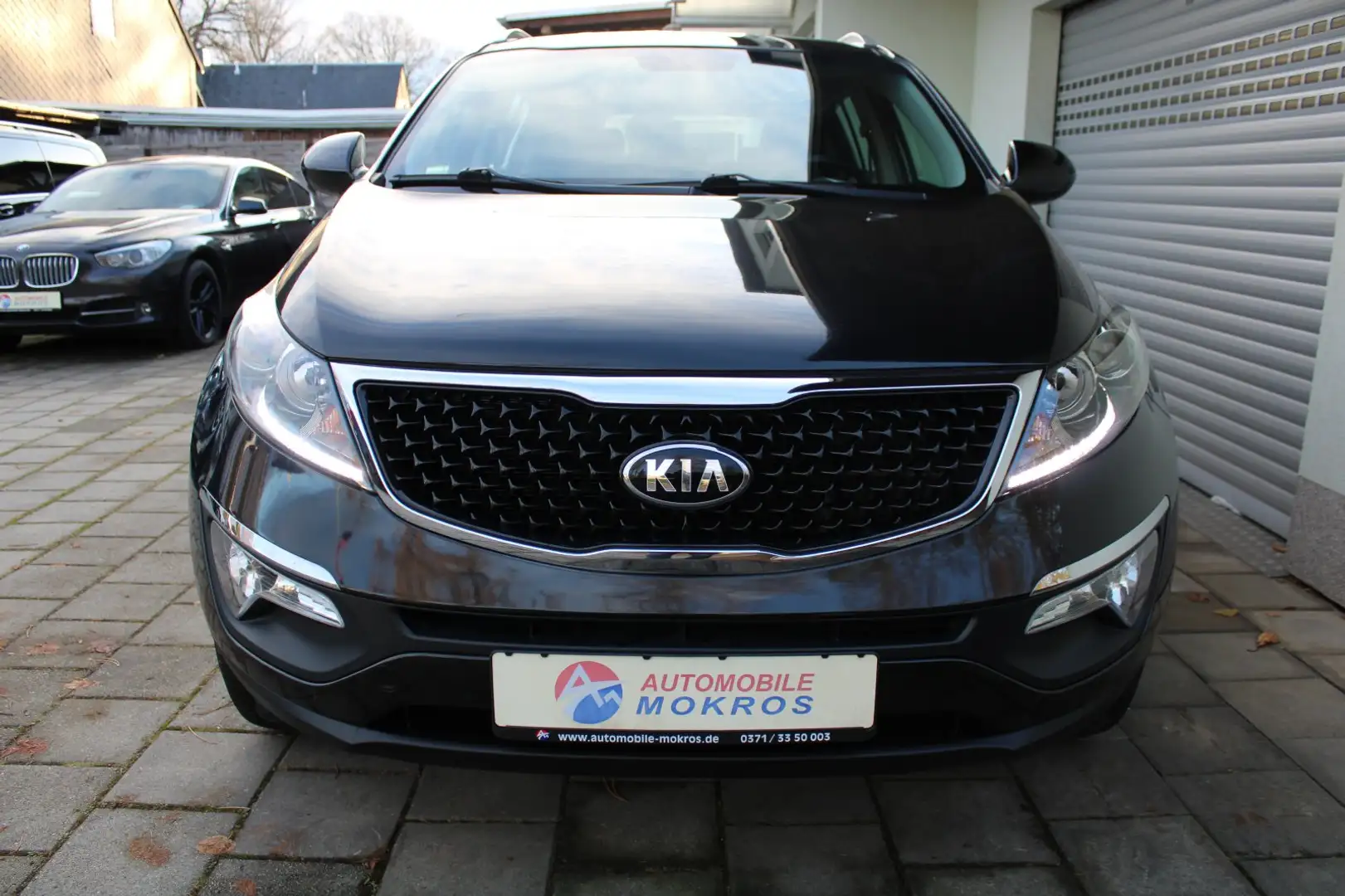 Kia Sportage 1.7 CRDi 2WD Vision Klimaautomatik Tempomat PDC Rü Schwarz - 2