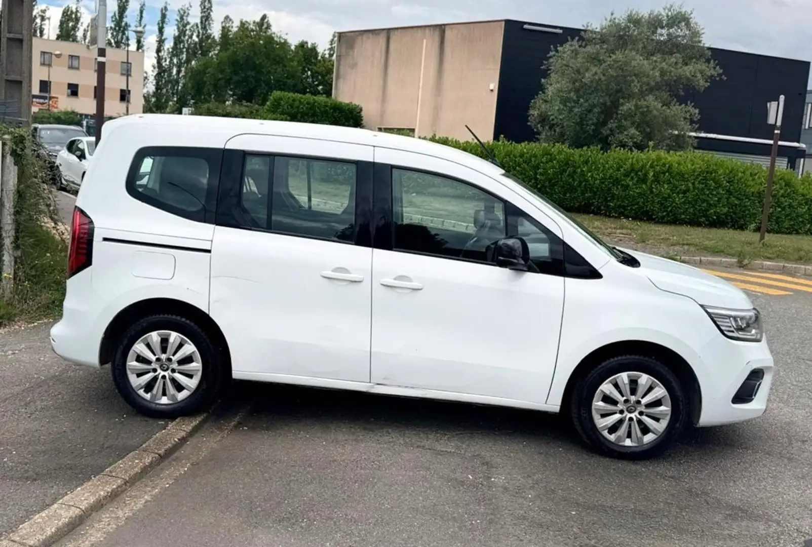 Renault Kangoo III Zen 1.5 dCi 95CV BVM6 11659HT ENTRETIEN A JOUR Blanc - 2