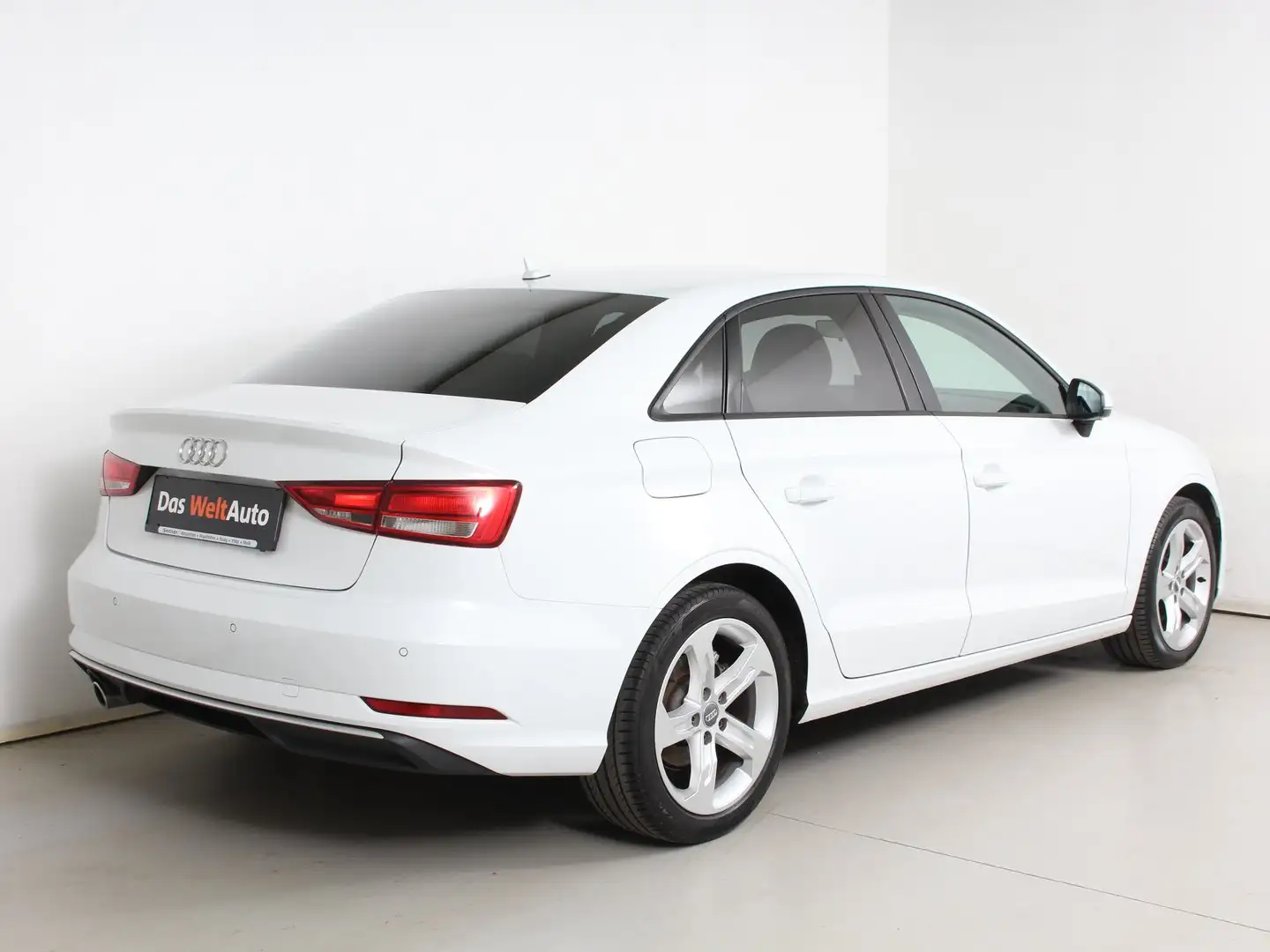 Audi A3 Lim. 1.6 TDI Sport Weiß - 2