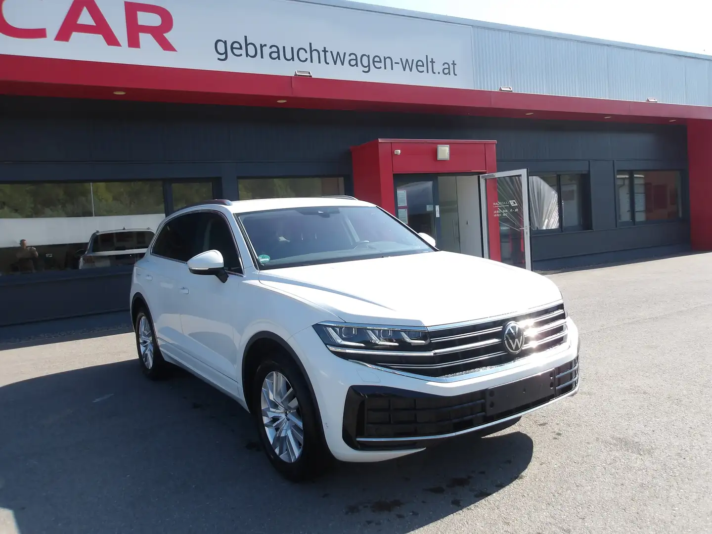 Volkswagen Touareg 3.0 TDI 170 kW 4Motion *LUFT*AHK*RFK*LEDER*MATRIX* Weiß - 2