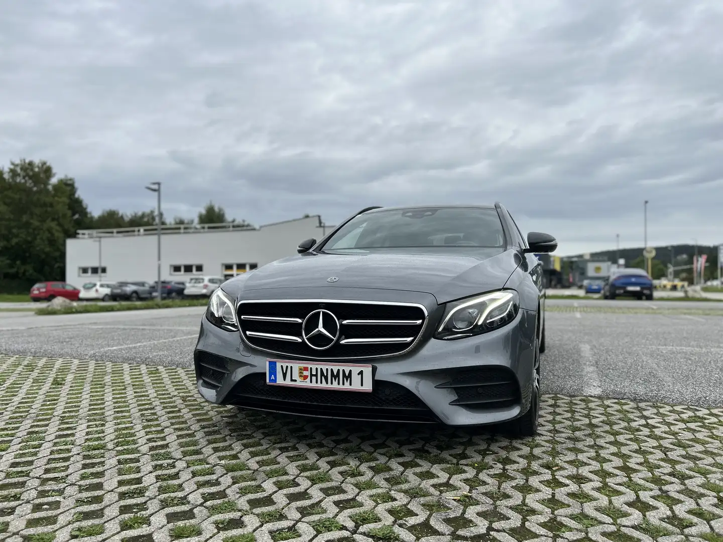 Mercedes-Benz E 220 d T*4MATIC*AMG Line*Pano*HUD uvm. - 1