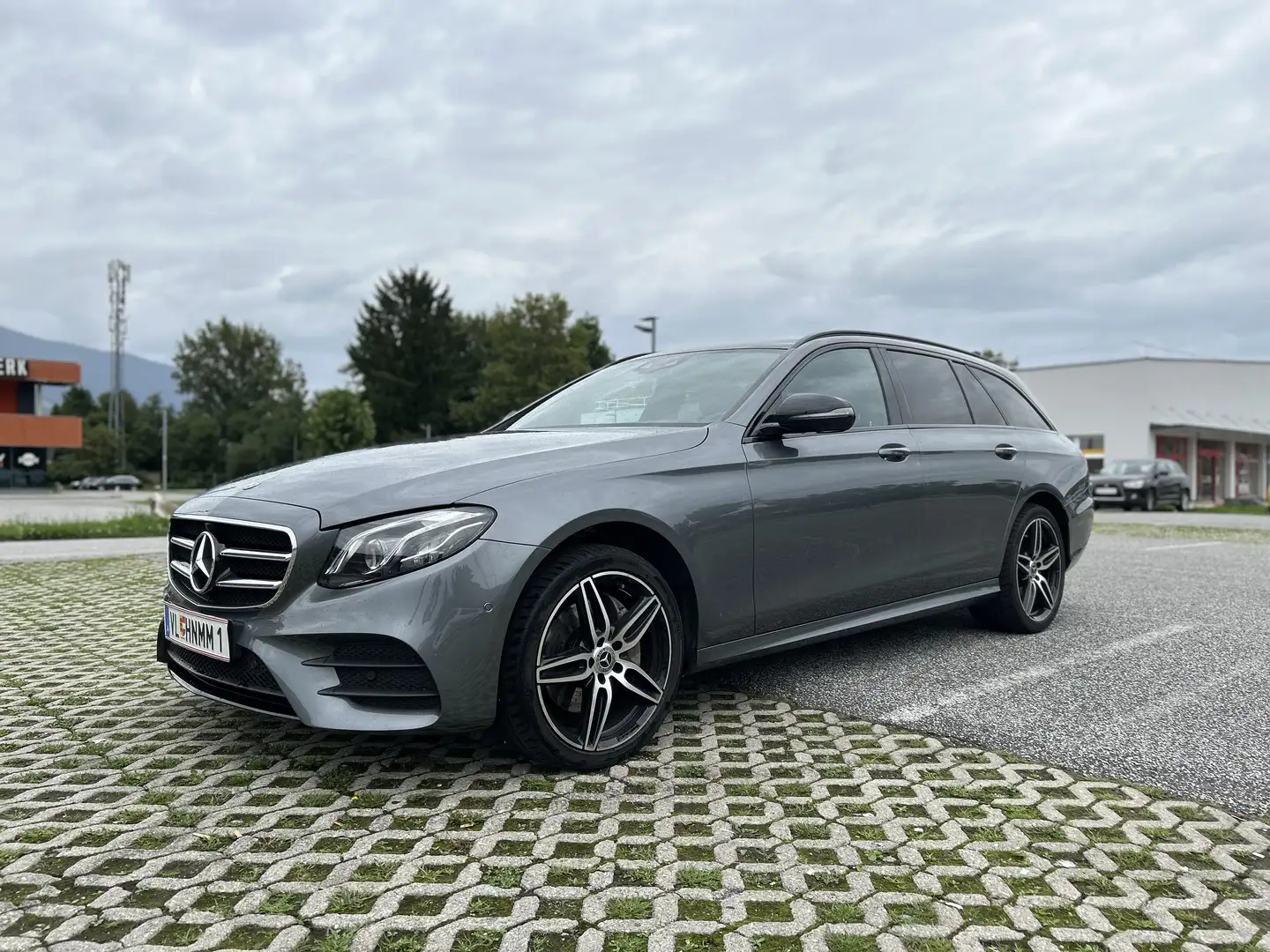 Mercedes-Benz E 220 d T*4MATIC*AMG Line*Pano*HUD uvm. - 2