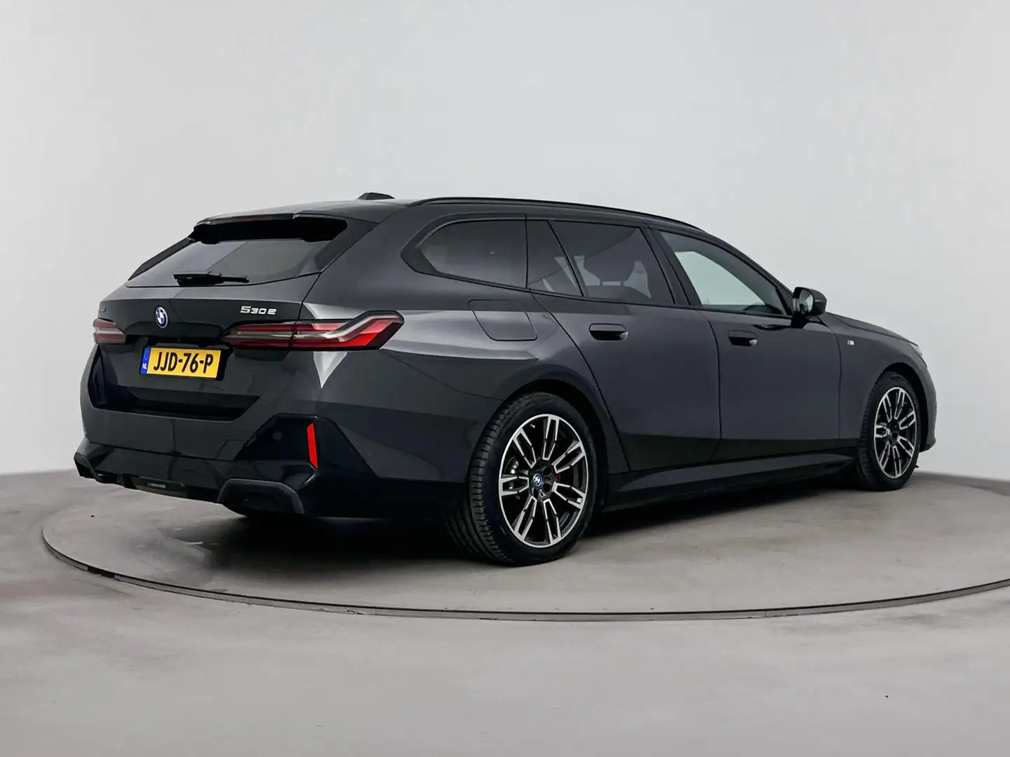 BMW 530 5-serie Touring 530e xDrive M Sport Grau - 2