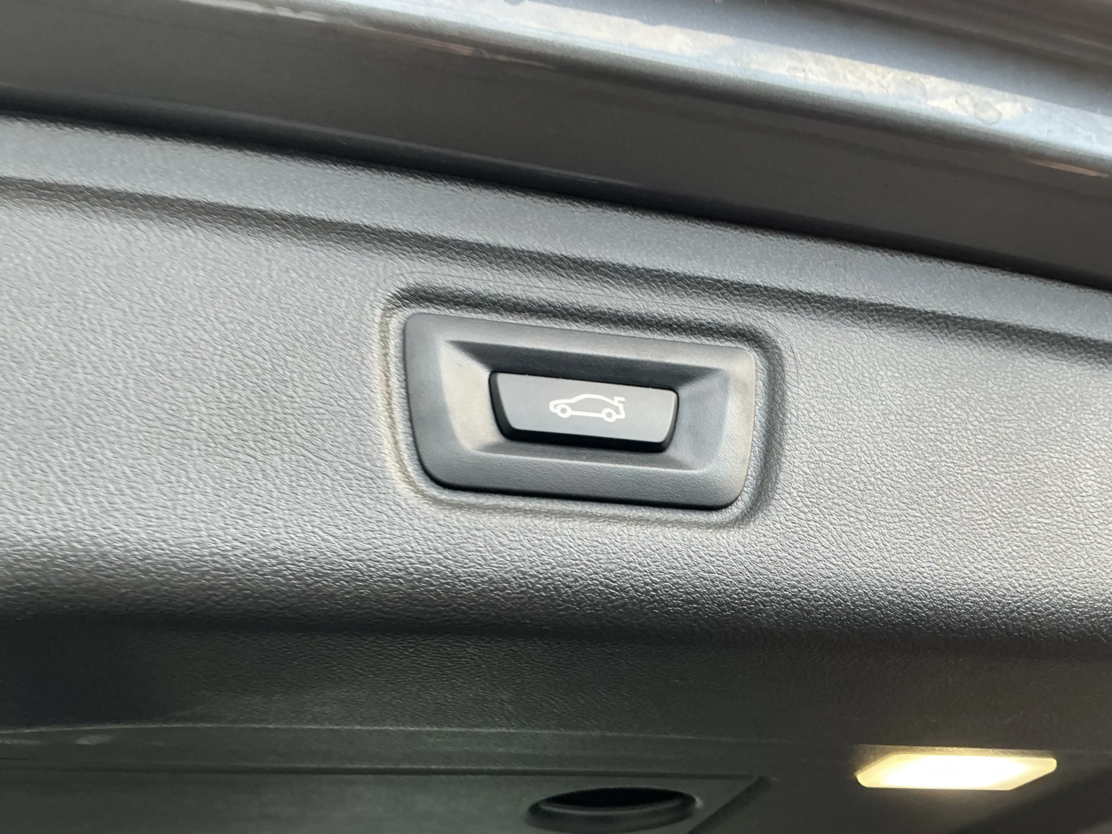 BMW 318 d M-Sport Leder R.Cam Navi Ambiente PDC LED — photo 4