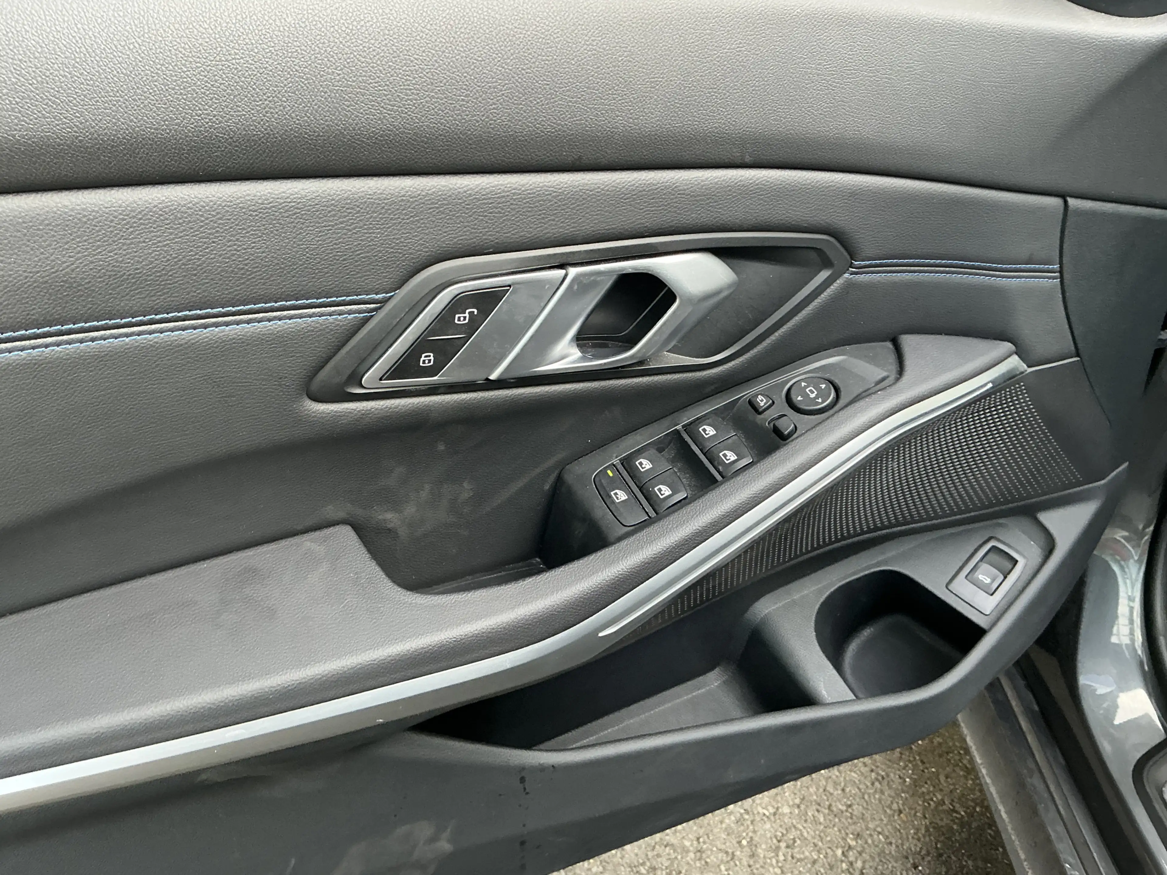 BMW 318 d M-Sport Leder R.Cam Navi Ambiente PDC LED — photo 7