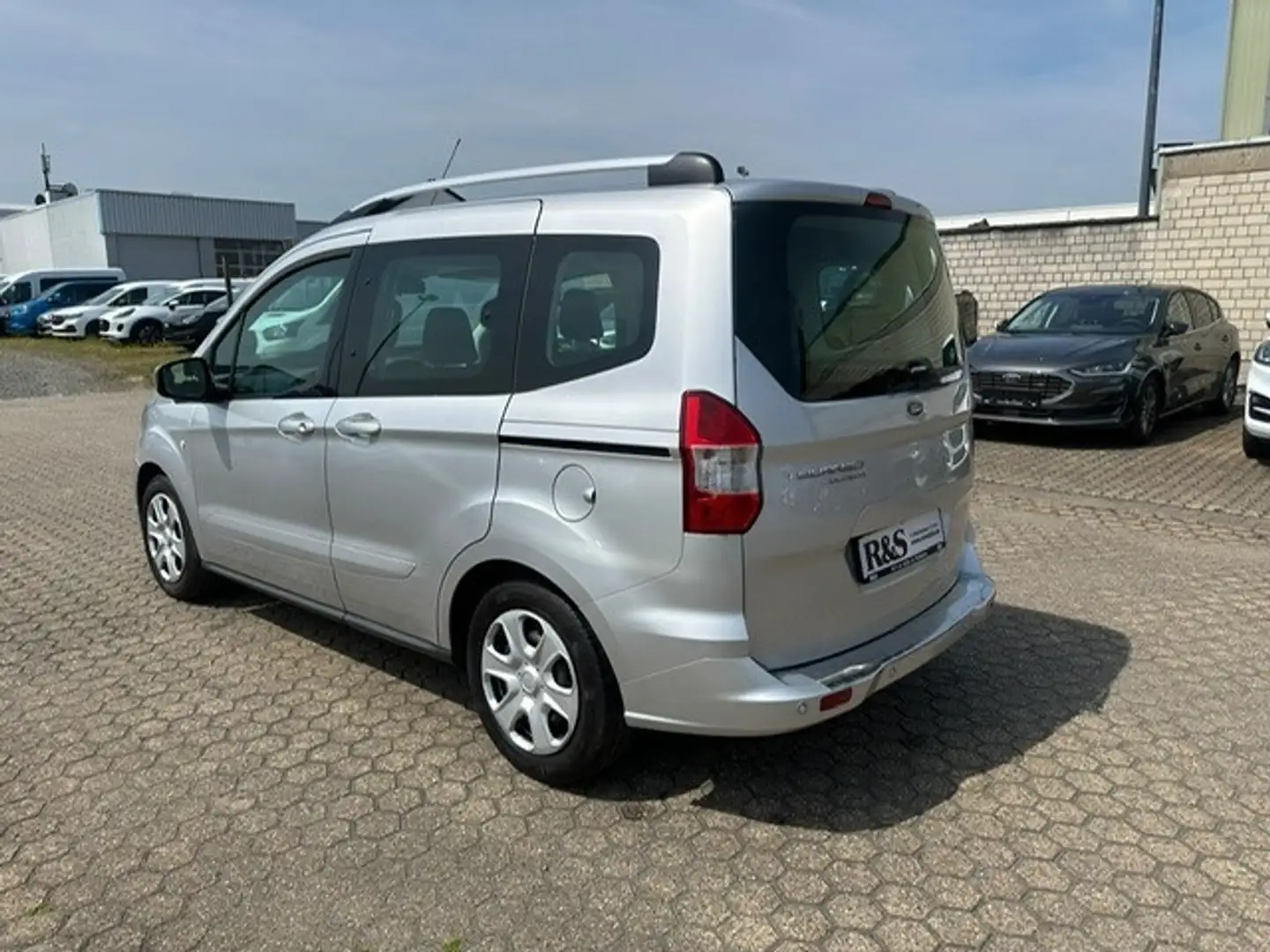 Ford Tourneo Courier Trend, Parkpilot vorne u. hinten, Bluetooth, Freis Silber - 2