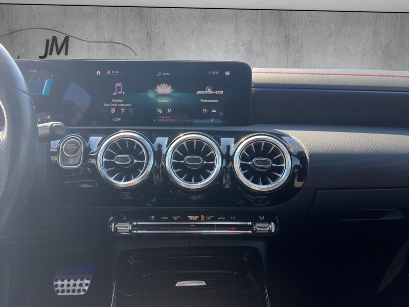 Mercedes-Benz CLA 35 AMG CLA 35 4Matic AMG Nightpaket LED — photo 14