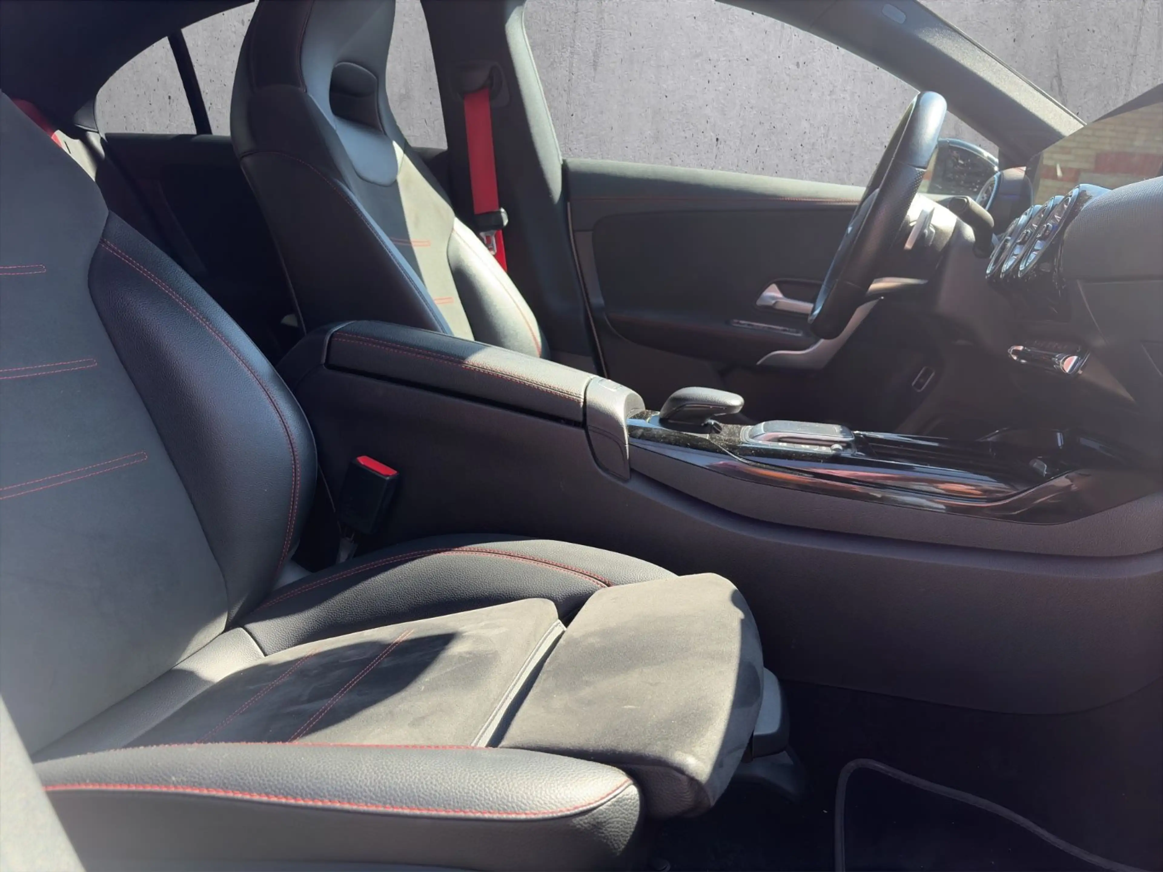 Mercedes-Benz CLA 35 AMG CLA 35 4Matic AMG Nightpaket LED — photo 15