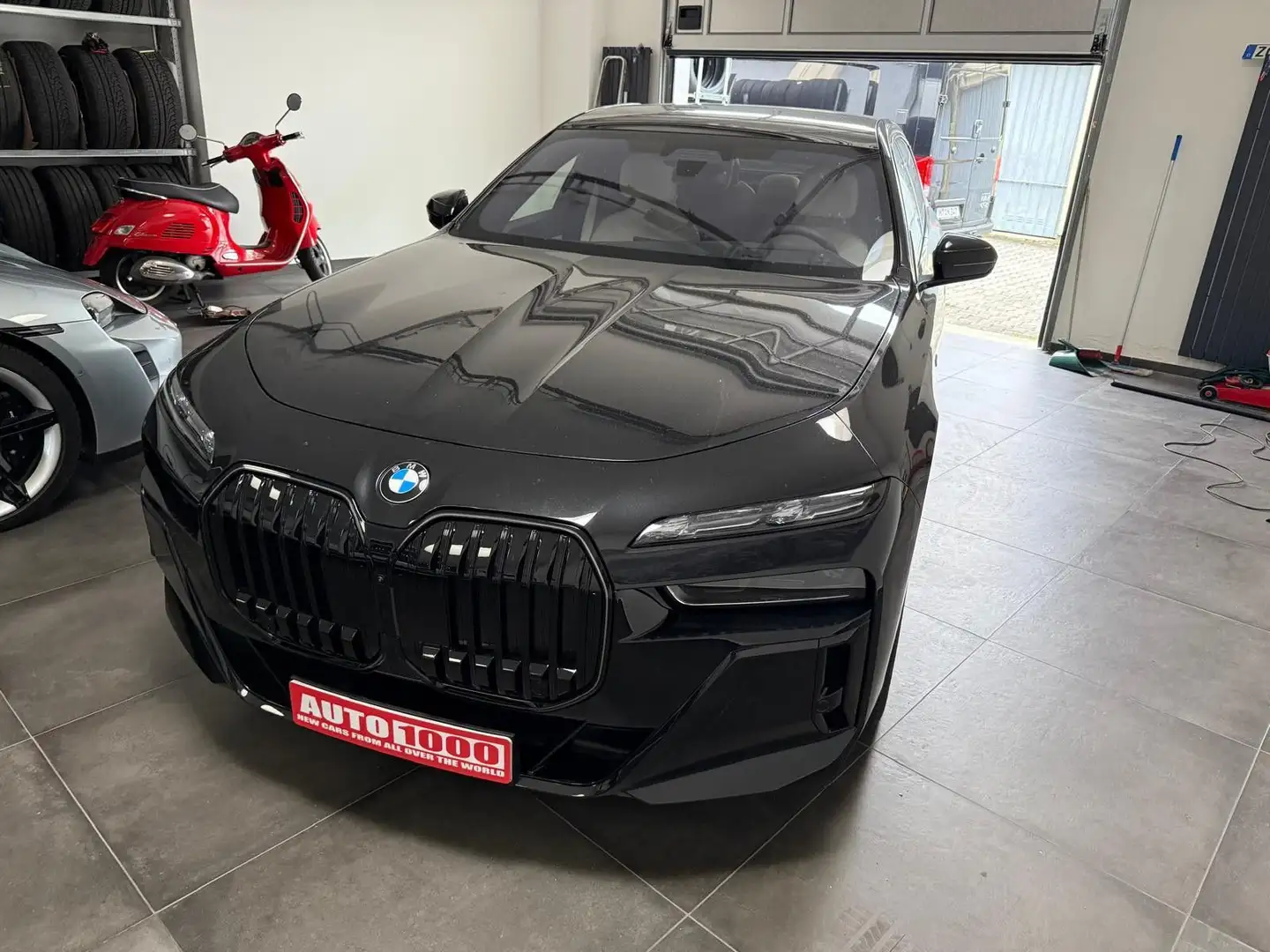 BMW 740 d xDrive M Sport, Zwart - 2