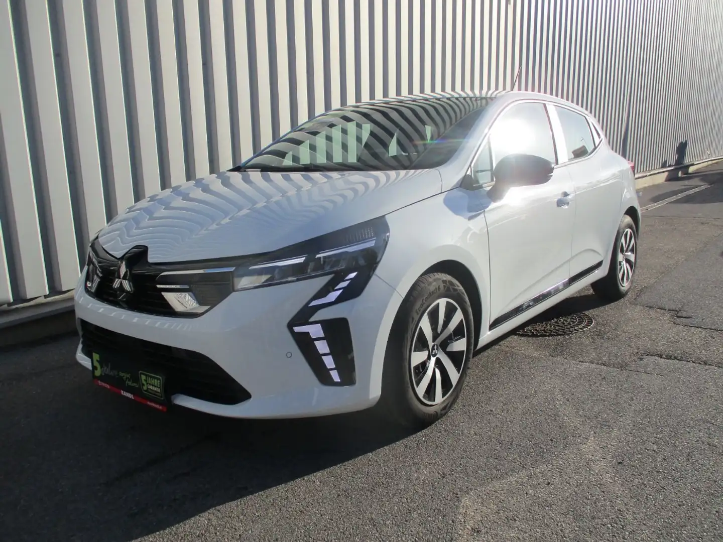 Mitsubishi Colt 1.0 Invite LED+SHZ+Kam.+KeyLess+KlimaA+PDC Weiß - 2