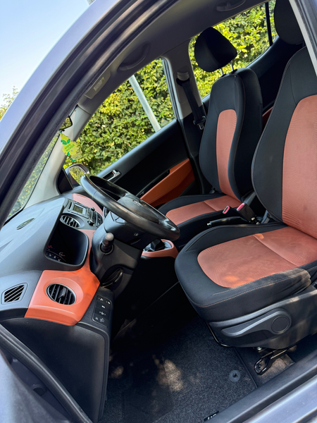 Hyundai i10 1.2i  Premium / Pack Color — photo 10