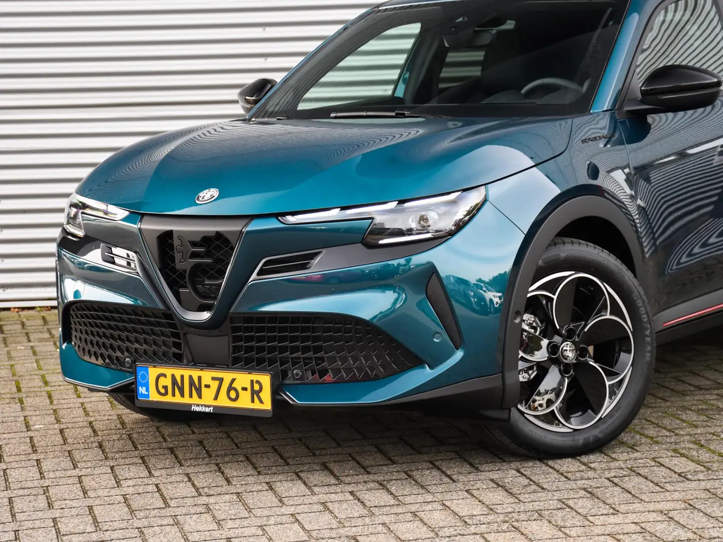 Alfa Romeo Junior Elettrica Speciale 54 kWh 165pk Automaat PDC + CAM Blauw - 2