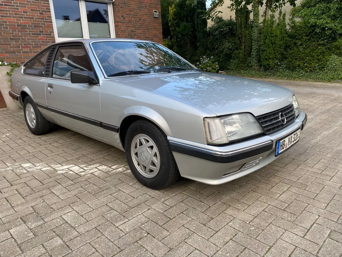 Opel Monza 2,5E Automatik schöner gepflegter Zustand Silber - 1