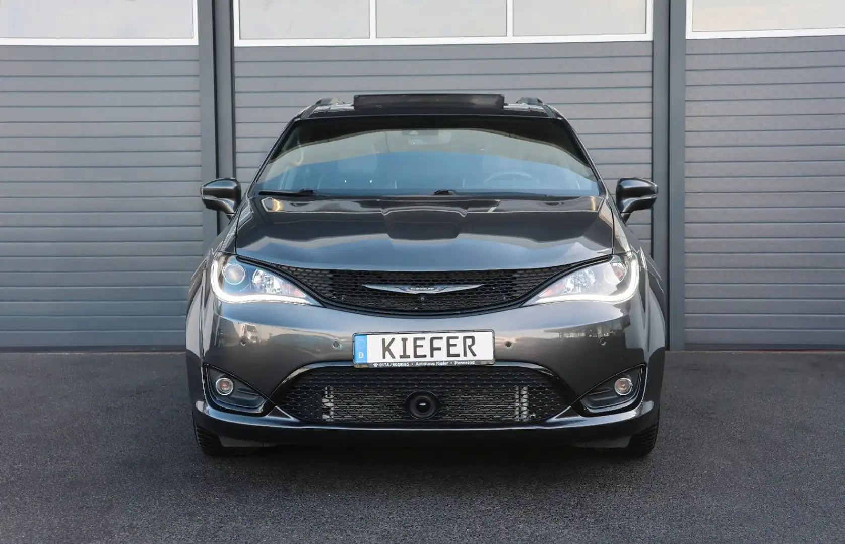 Chrysler Pacifica S HYBRID/ACC/H&K/360°/PANO/SHZ/LHZ/TOTW Šedá - 2