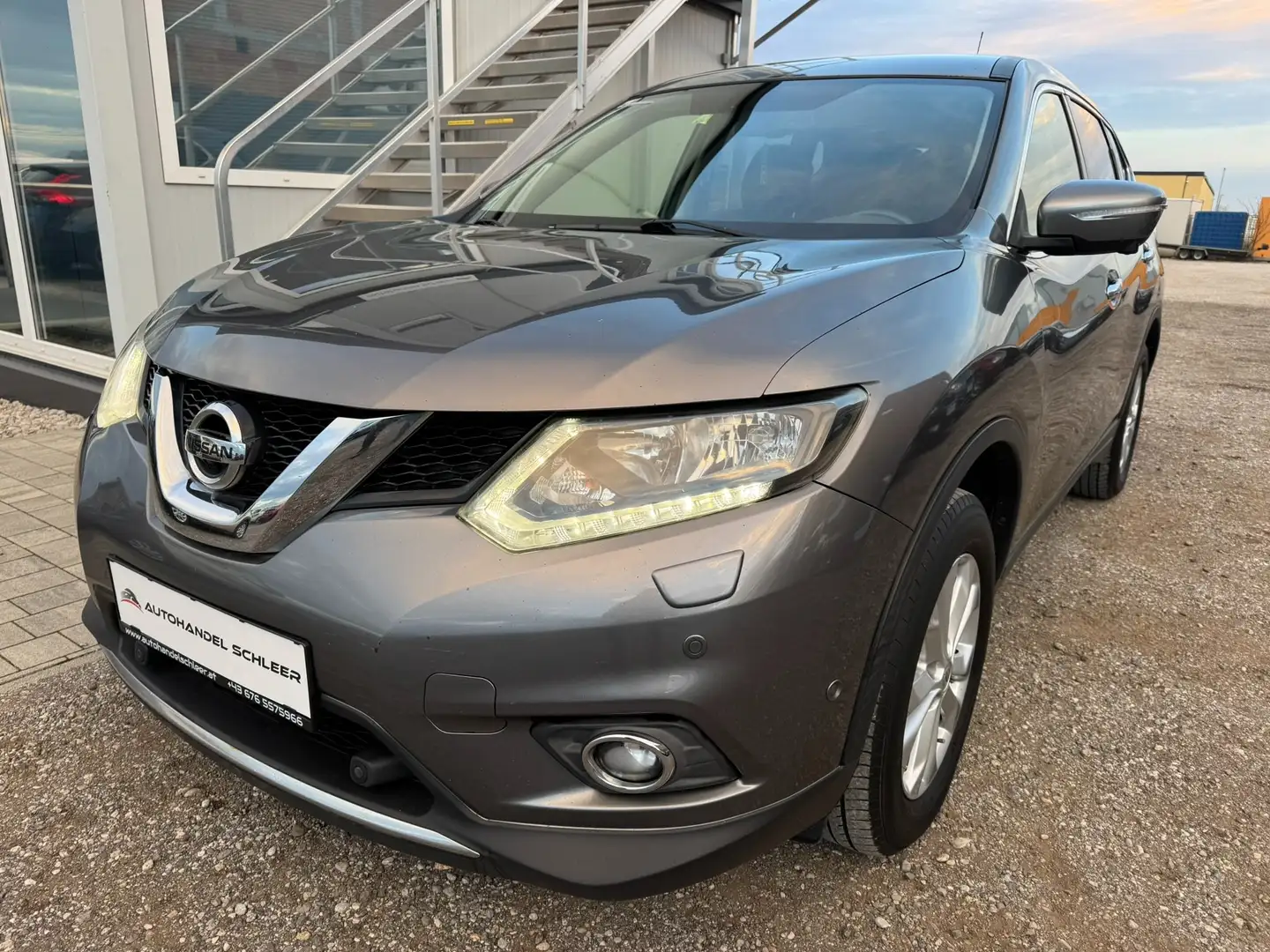 Nissan X-Trail 1.6 dCi Tekna Aut._1 Besitzer_Serviceheft Grijs - 1