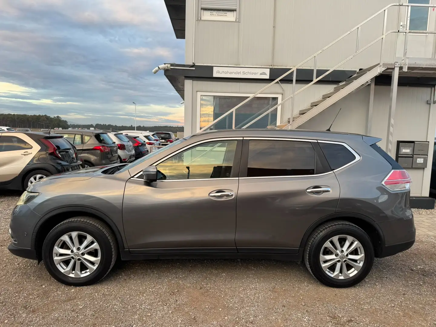 Nissan X-Trail 1.6 dCi Tekna Aut._1 Besitzer_Serviceheft Grijs - 2