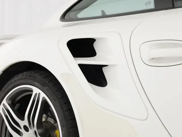 Porsche 911 view 18