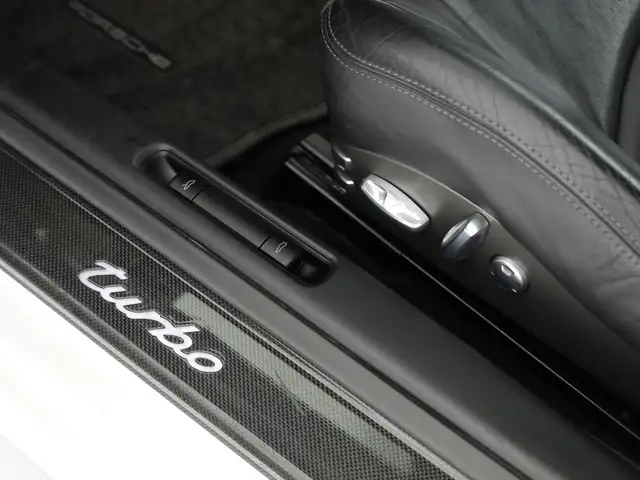 Porsche 911 view 15
