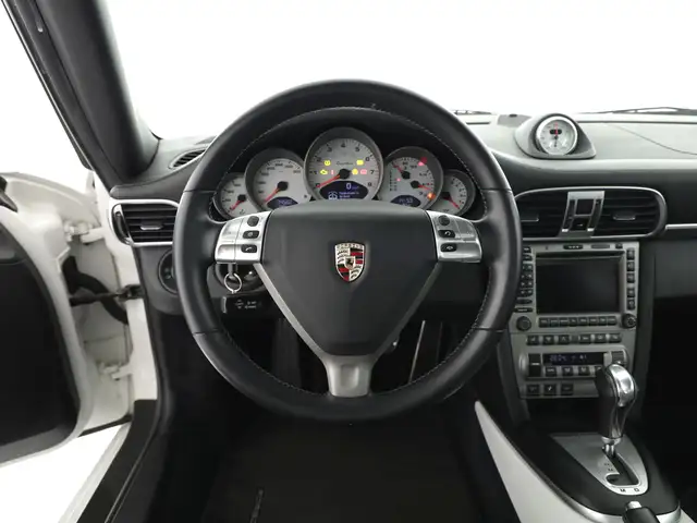 Porsche 911 view 10