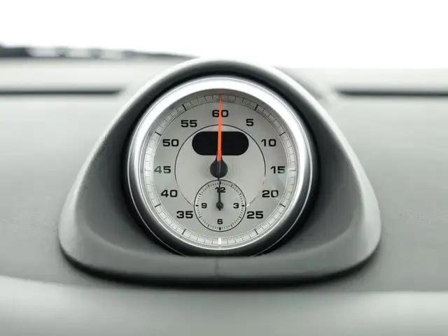 Porsche 911 view 11