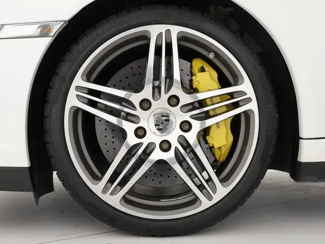 Porsche 911 view 6