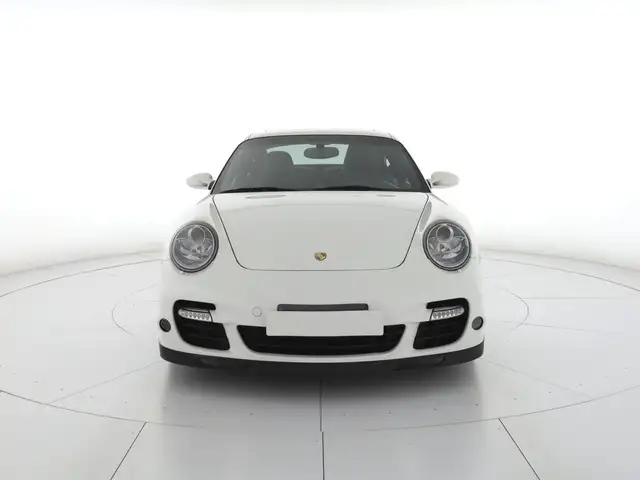 Porsche 911 view 3