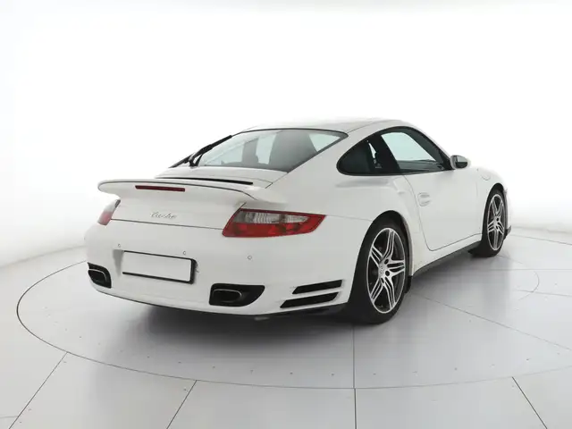 Porsche 911 view 2