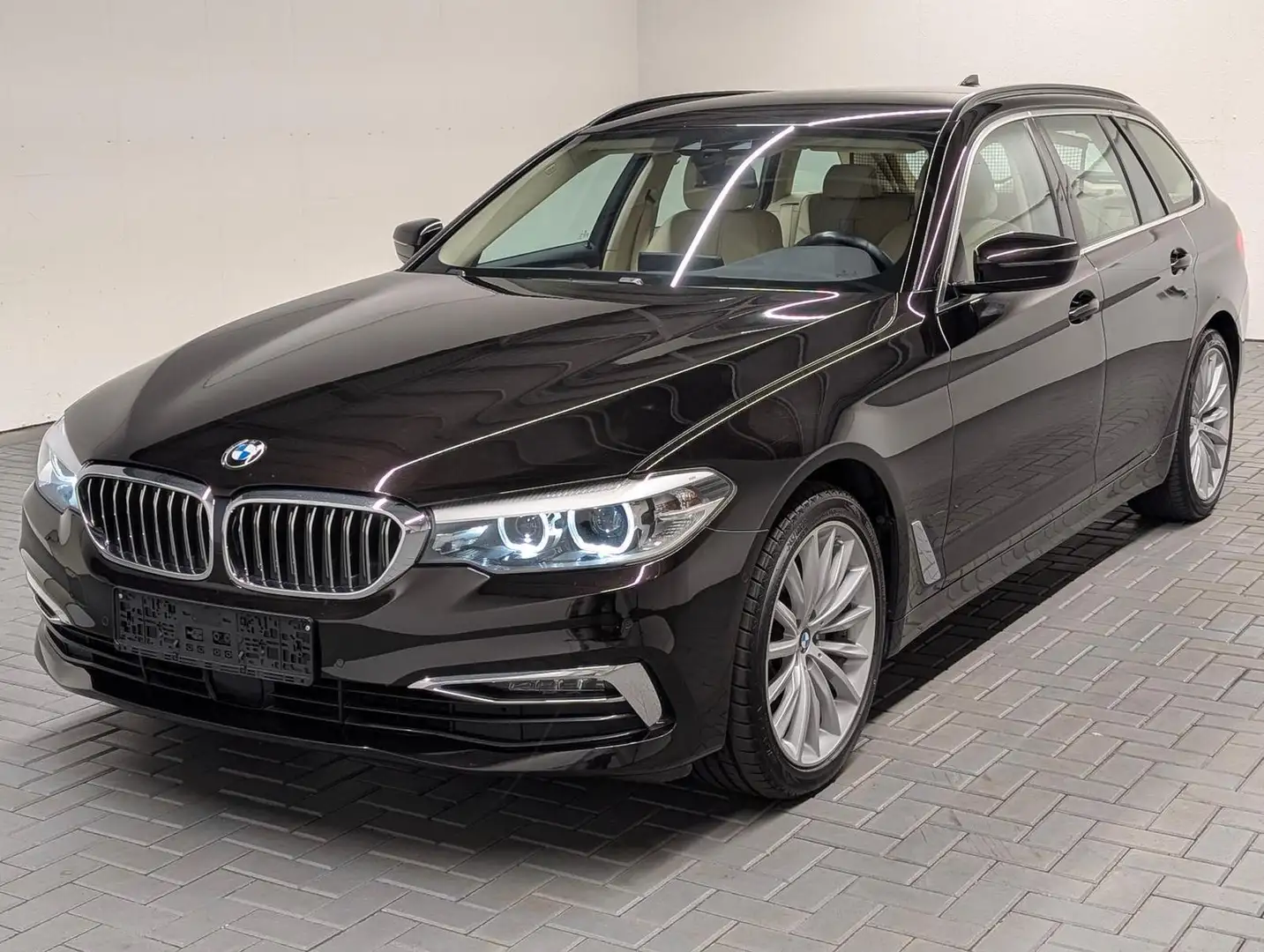 BMW 520 d Touring Luxury LED/Stdhzg/Navi/SHZ/Kam/H&K/ Braun - 1