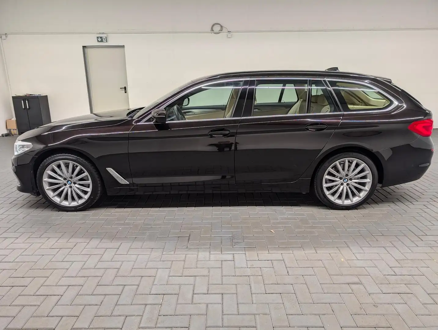 BMW 520 d Touring Luxury LED/Stdhzg/Navi/SHZ/Kam/H&K/ Braun - 2