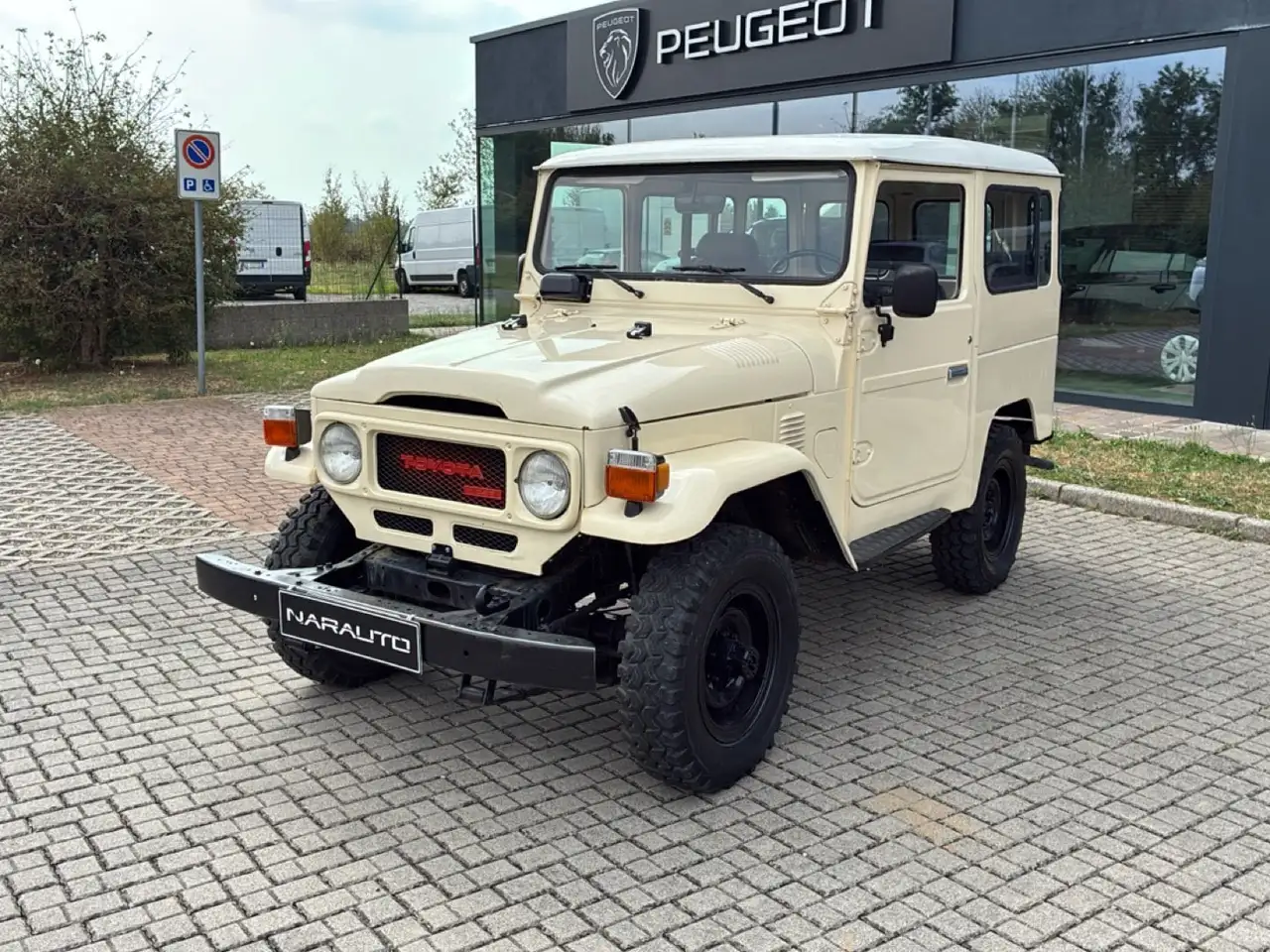 Toyota Urban Cruiser LAND CRUISER BJ 40 - VETTURA - 6 POSTI, foto 4