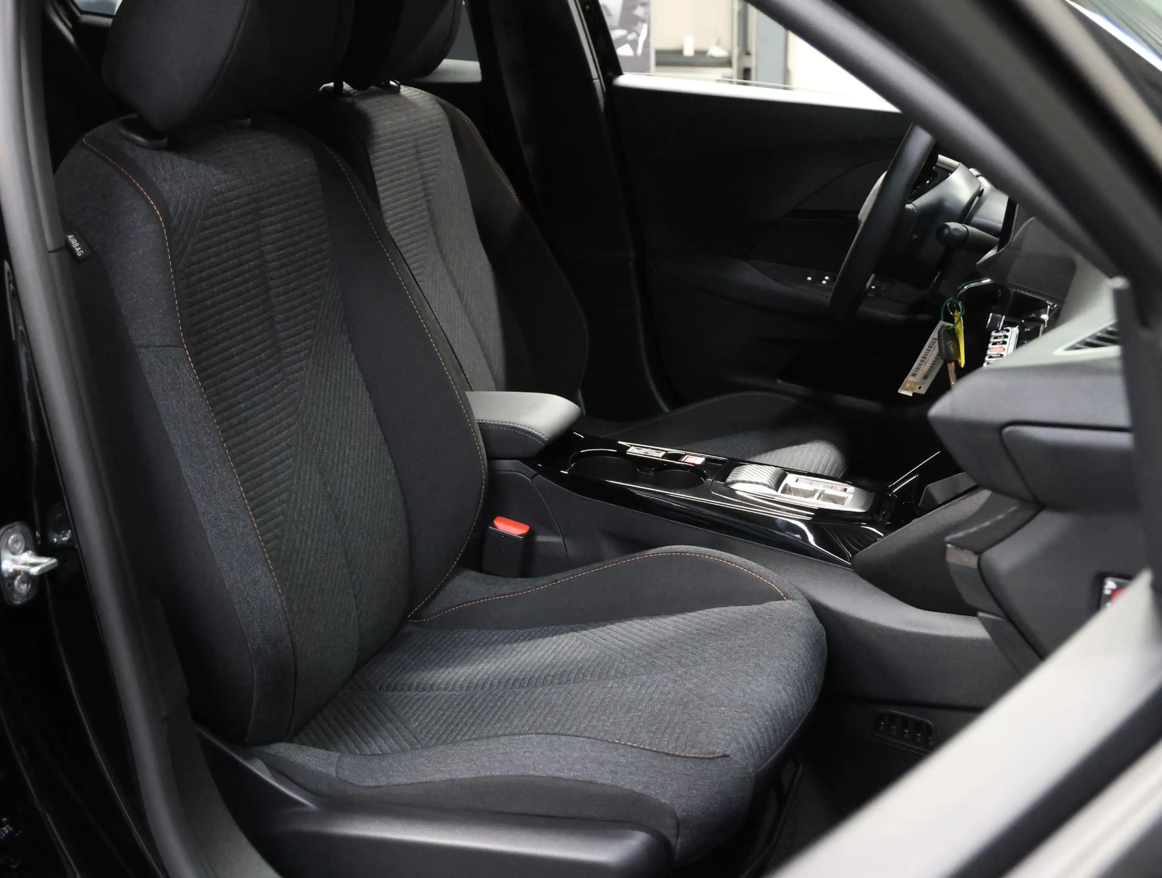 Peugeot e-2008 EV Business 54 kWh | 8 jaar garantie | — photo 10