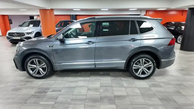 Volkswagen Tiguan Allspace view 3
