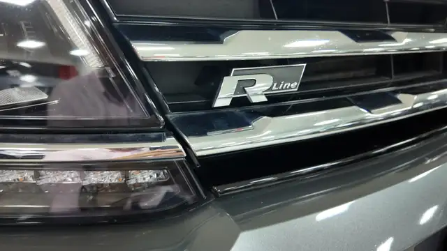 Volkswagen Tiguan Allspace view 9