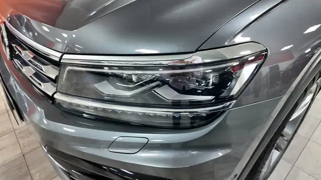 Volkswagen Tiguan Allspace view 11