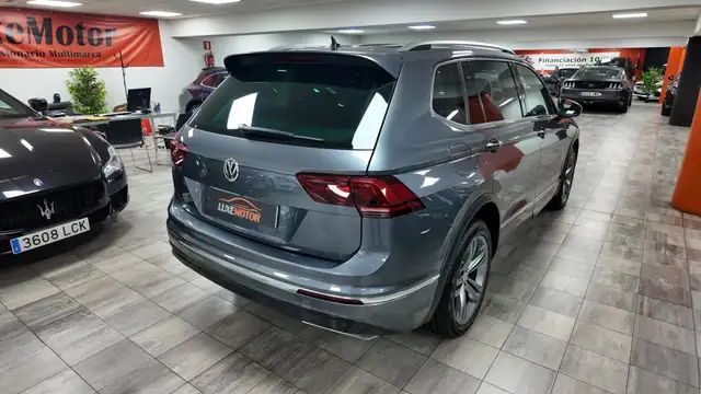 Volkswagen Tiguan Allspace view 6