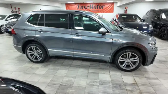 Volkswagen Tiguan Allspace view 7