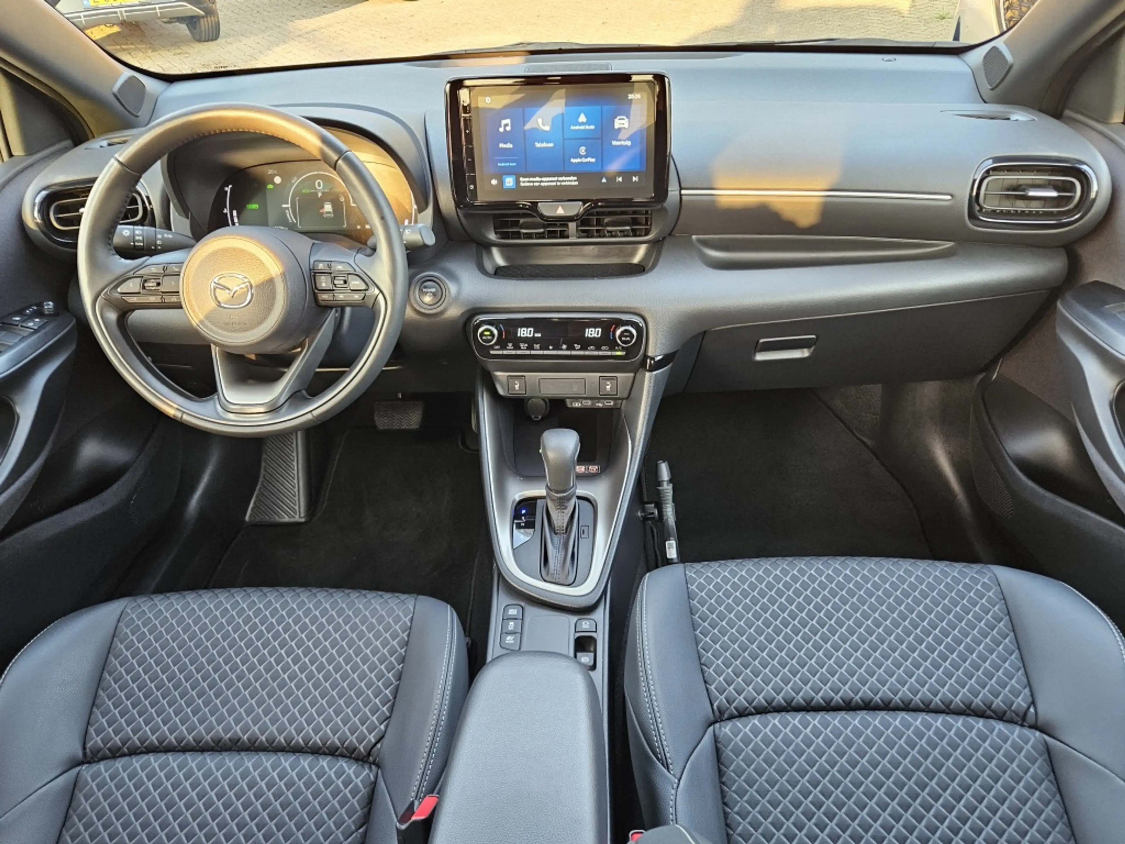 Mazda 2 Hybrid 1.5 116 CVT Homura — photo 5