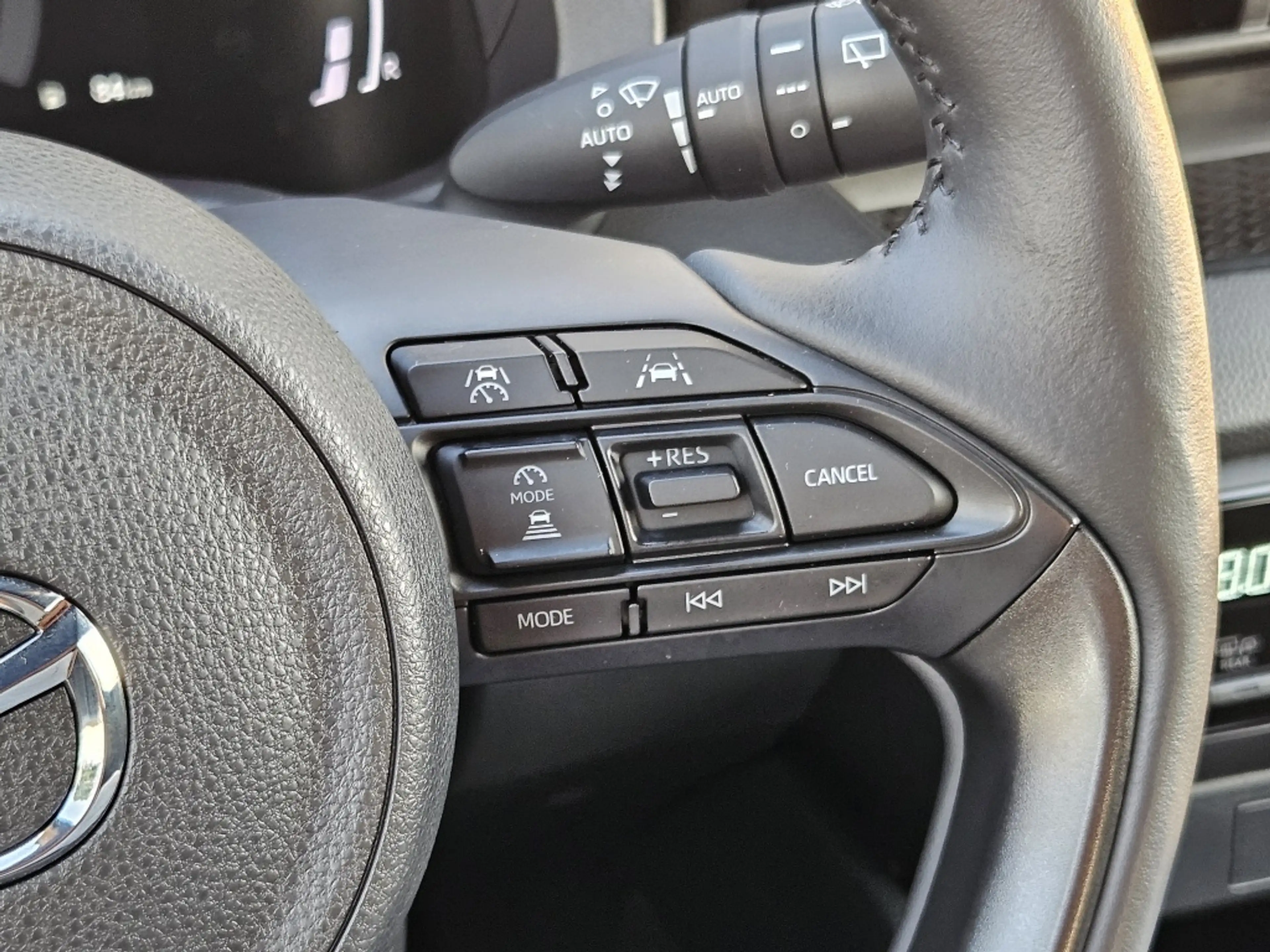 Mazda 2 Hybrid 1.5 116 CVT Homura — photo 13