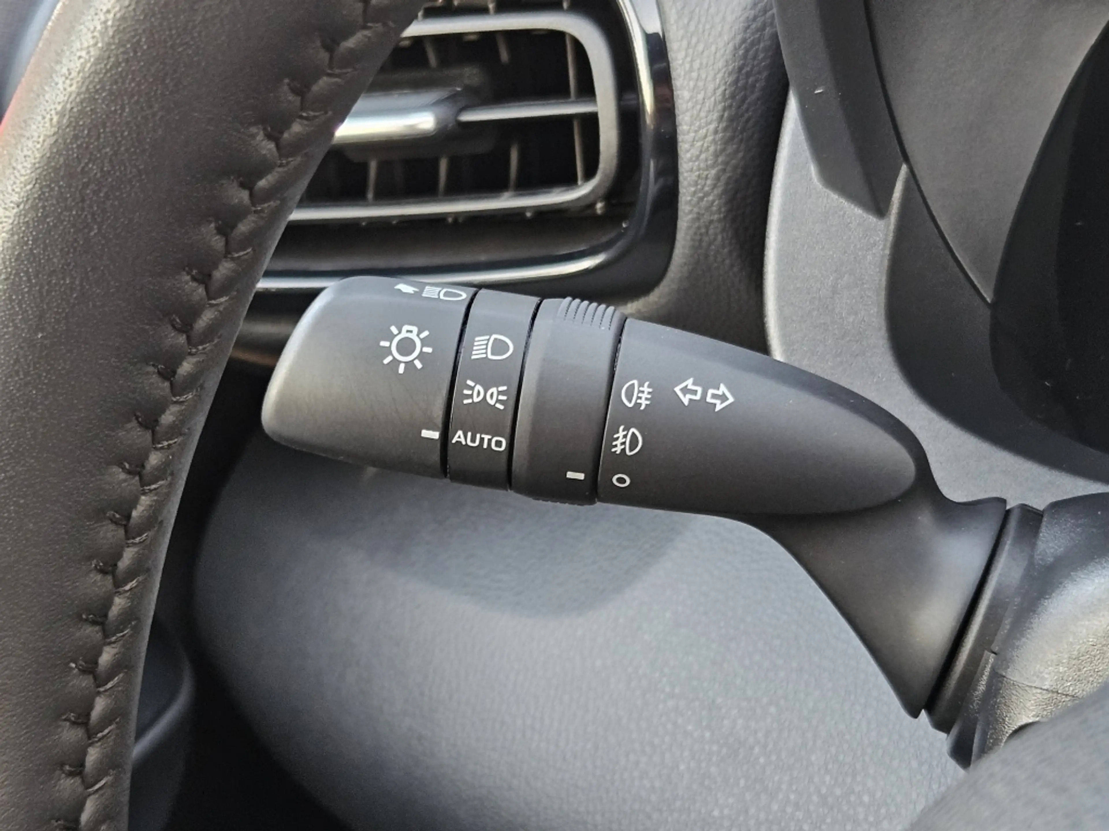 Mazda 2 Hybrid 1.5 116 CVT Homura — photo 14