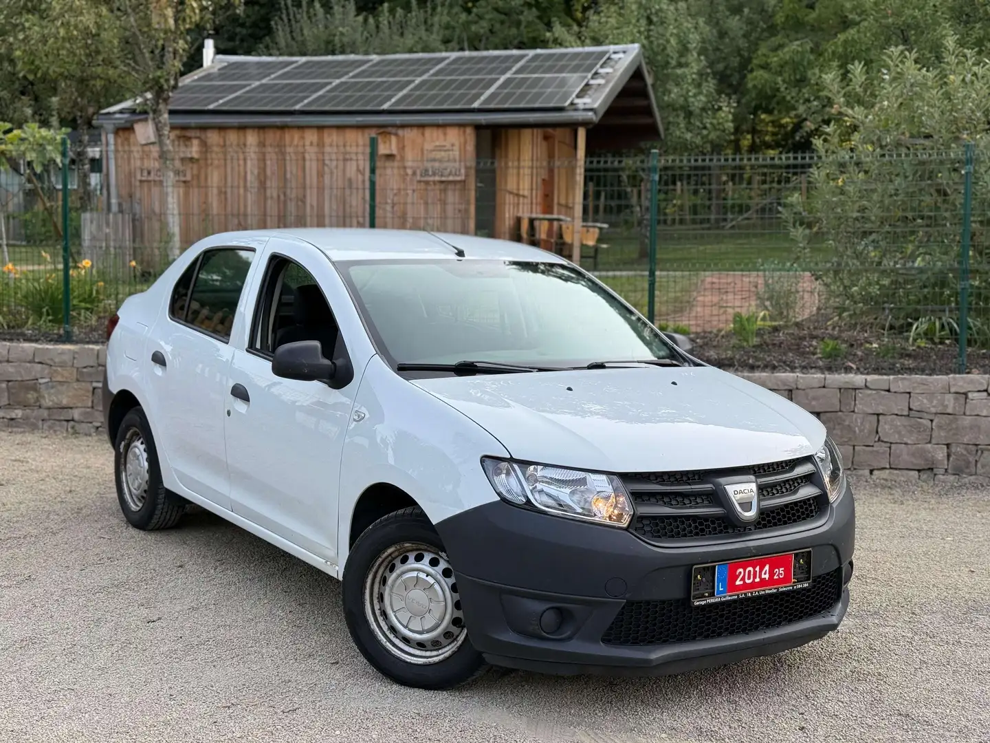 Dacia Logan Logan 1.4 Laureate / BLUETOOTH / ATTACHE REMORQUE Blanc - 2