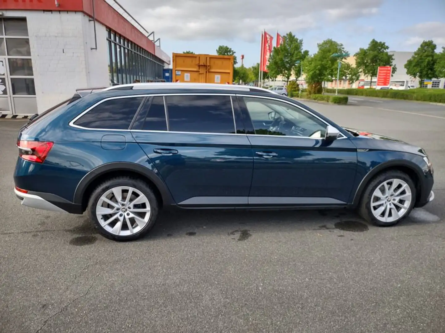 Skoda Superb Superb III Combi Diesel Combi 2.0 TDI 4x4 DSG Scou Verde - 1